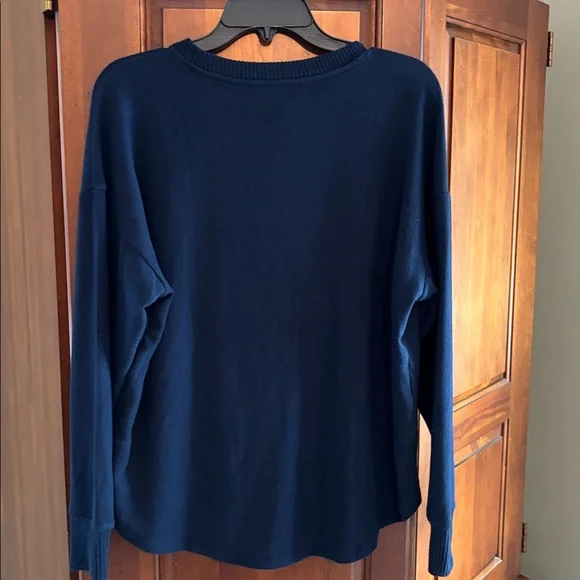 Women’s navy blue Henley – never worn -tags still on!!!! - Picture 3 of 4